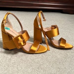 BCBGeneration Women's Raelynn Sandal size 5.5